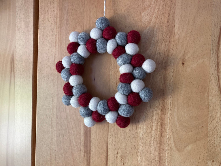 Stern aus Filzkugeln - Weihnachten - Kleiner Kranz (Gry & Sif)