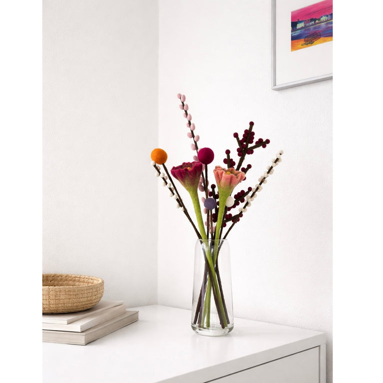 Filzblumen-Mix mit Palmkätzchen, Kugelblumen, Zweigen u.a. (9er-Set), (Globo Fair Trade Partner)