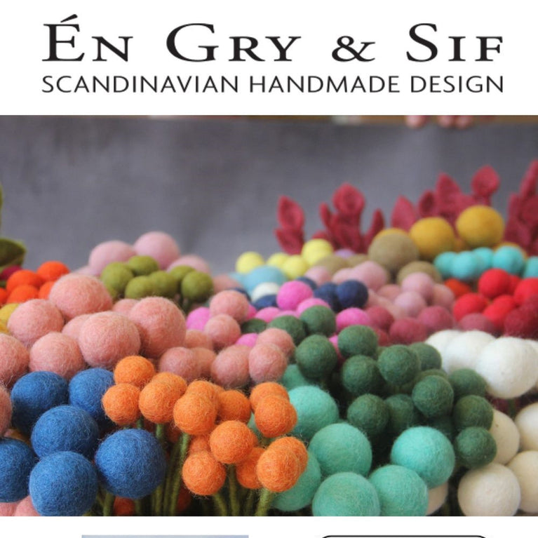 Weißer Osterhase Filz mit rotem Kleid & Karottenkorb (2026) - Ostern Anhänger Filz (Gry & Sif)