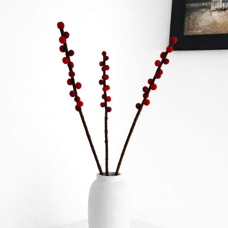 Kugelblüten aus Filz, Zweig ca. 40cm (Globo Fair Trade Partner)